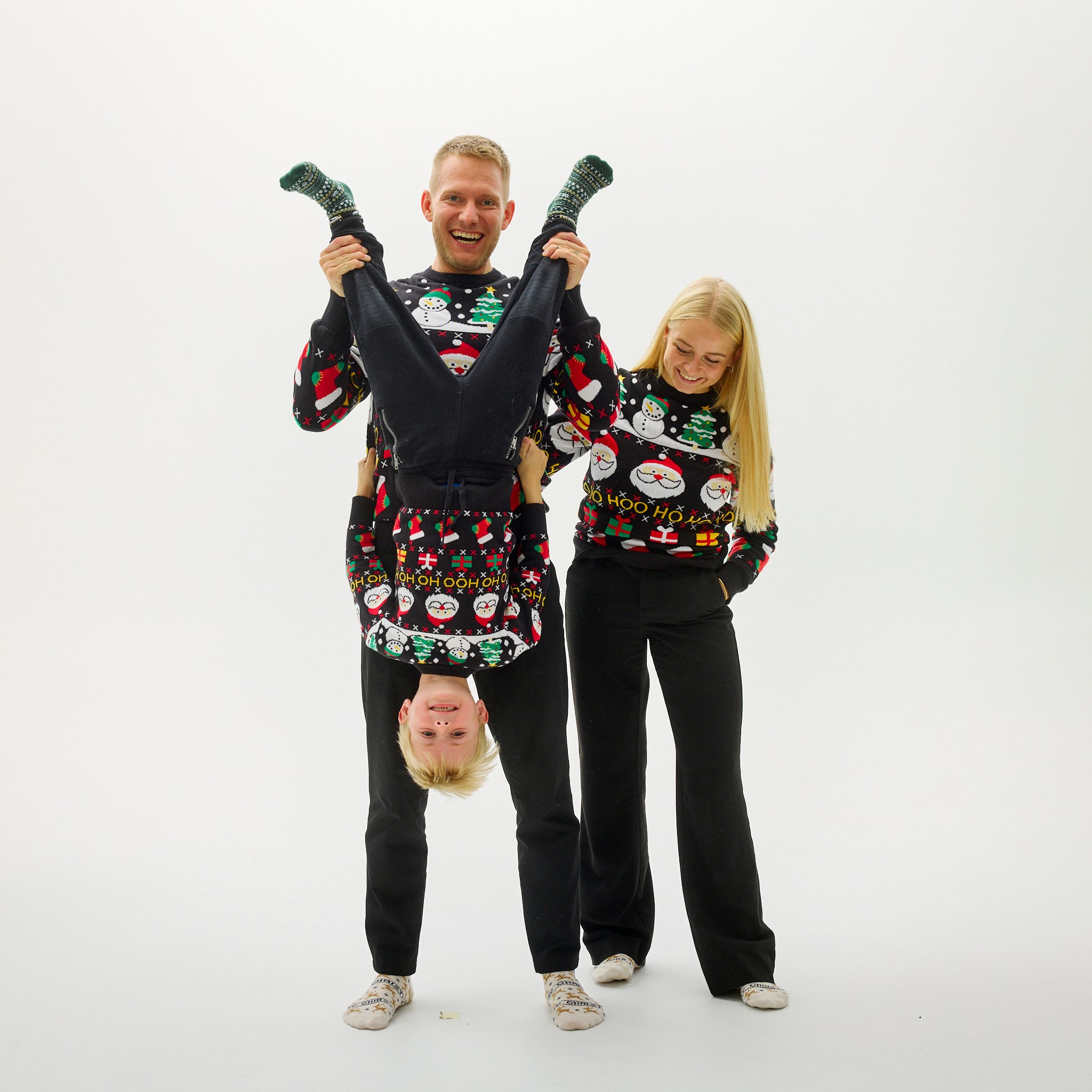 Weihnachtspullover Herren, Damen und Kinder mit buntem Weihnachtsmuster, nachhaltige Baumwolle.